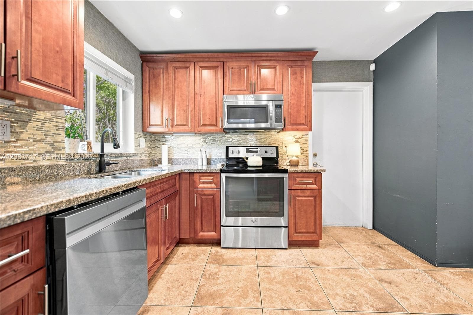 1119 Buchanan St, Hollywood, FL 33019 photo 9