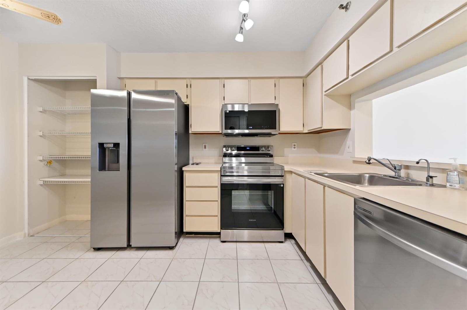 7260 KINGHURST Drive # 106, Delray Beach, FL 33446 photo 6