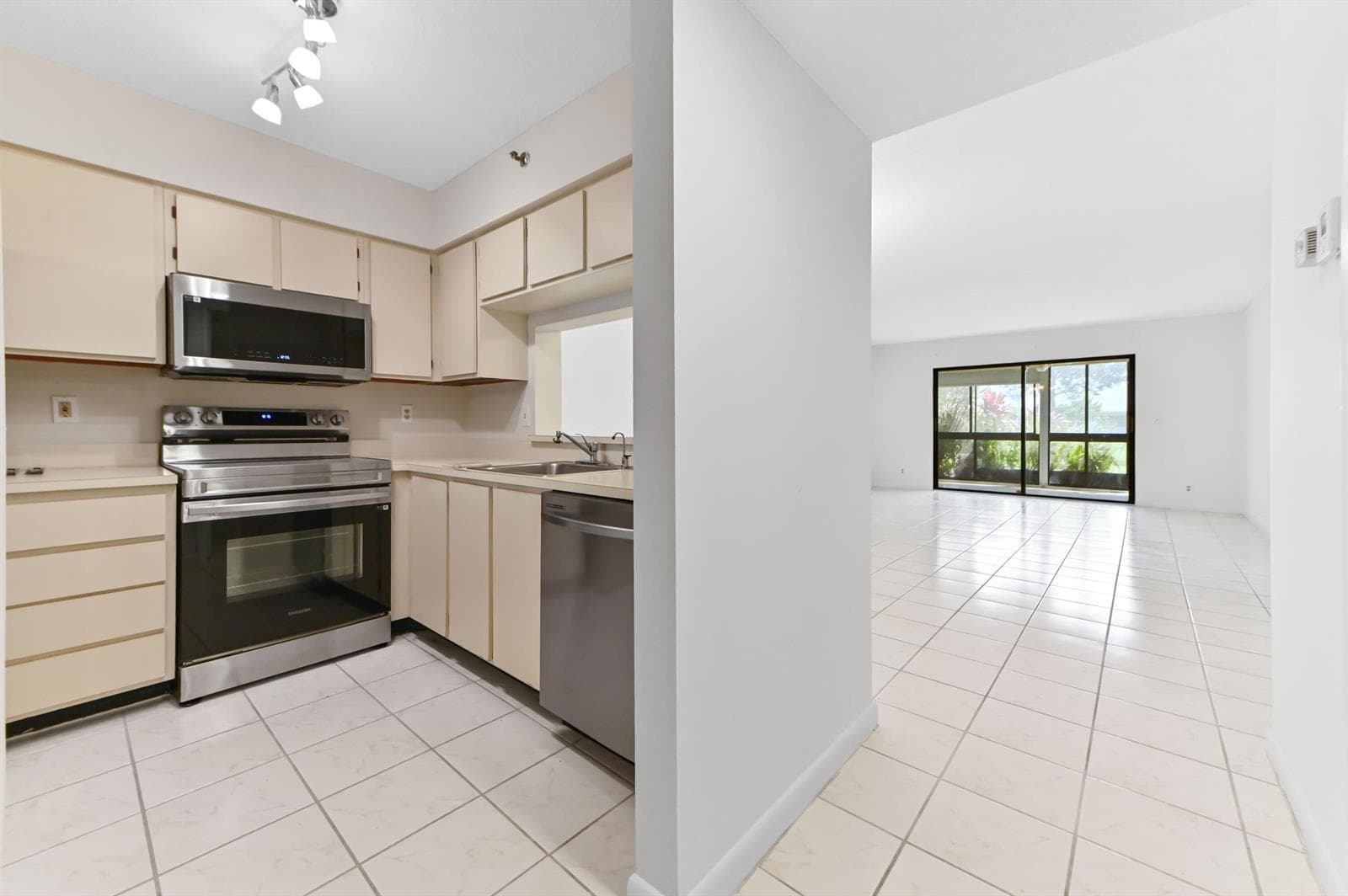 7260 KINGHURST Drive # 106, Delray Beach, FL 33446 photo 5