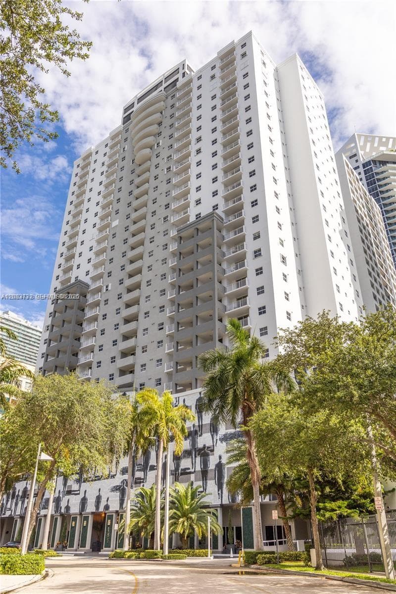 185 SE 14th Ter # 2512, Miami, FL 33131 photo 4