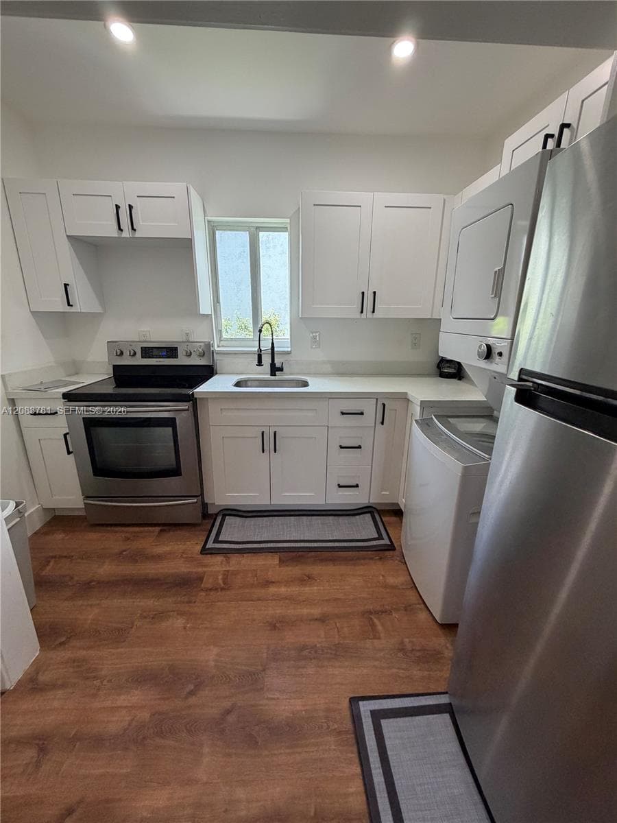 817 Tyler St # 8, Hollywood, FL 33019 photo 4
