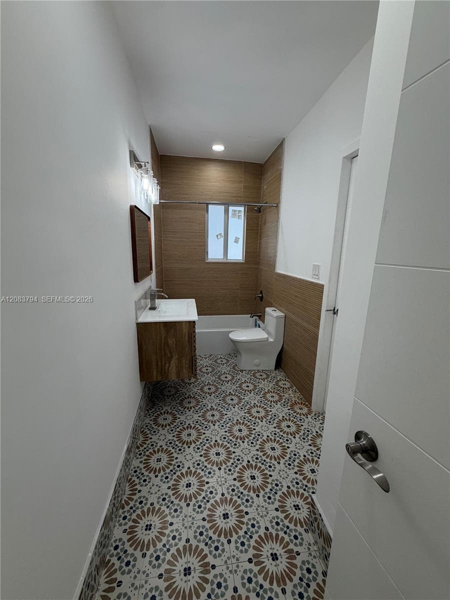 817 Tyler St # 1, Hollywood, FL 33019 photo 6