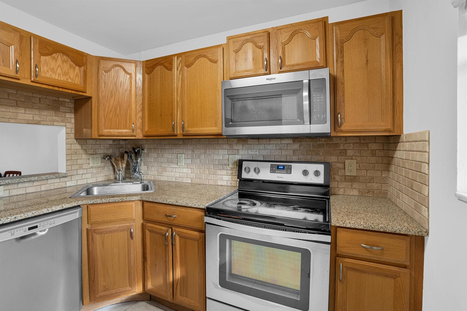 8400 LAGOS DE CAMPO Boulevard # 305, Tamarac, FL 33321 photo 4