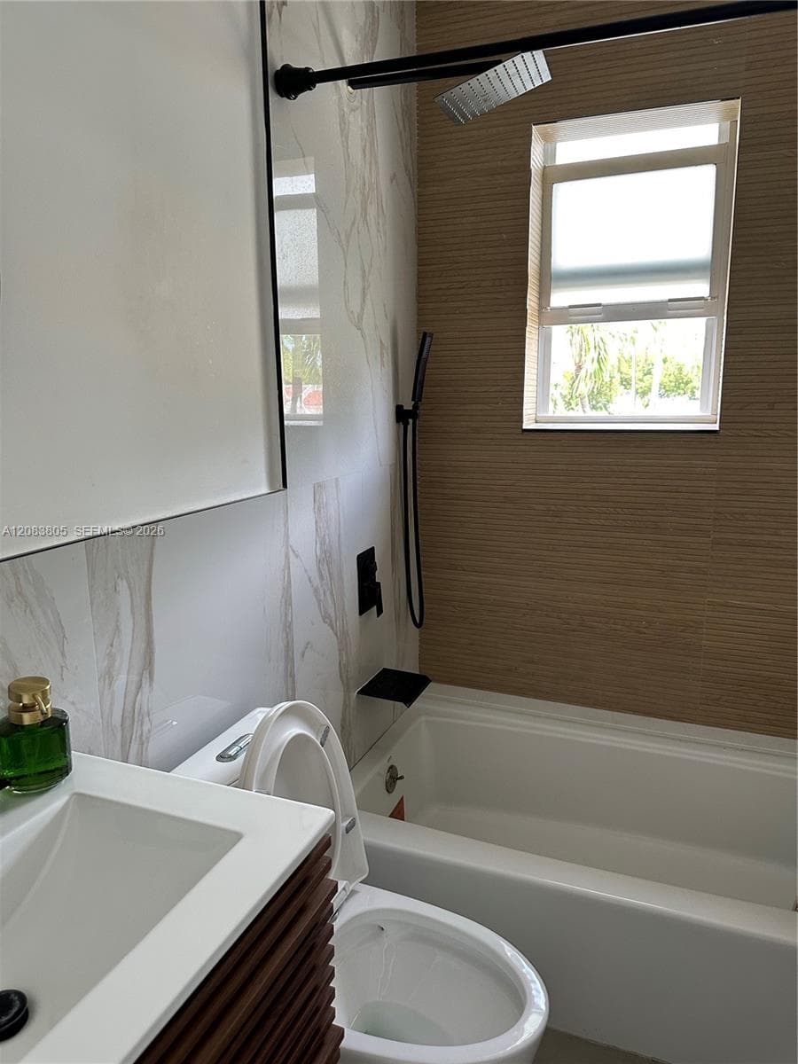 817 Tyler St # 11, Hollywood, FL 33019 photo 7