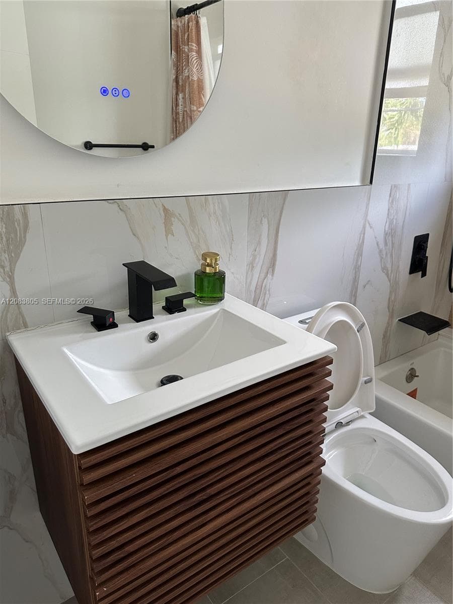 817 Tyler St # 11, Hollywood, FL 33019 photo 8