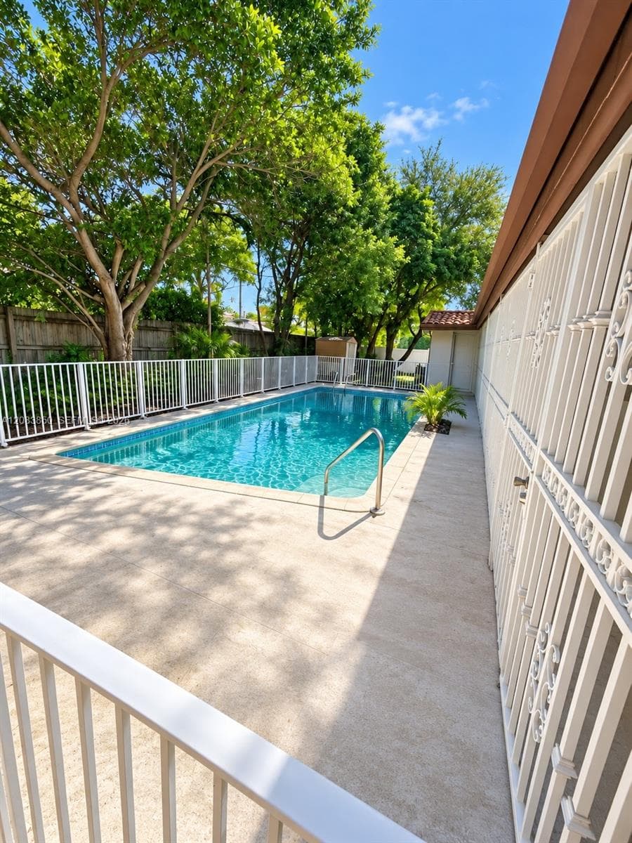 2161 NE 190th Ter, Miami, FL 33179 photo 4