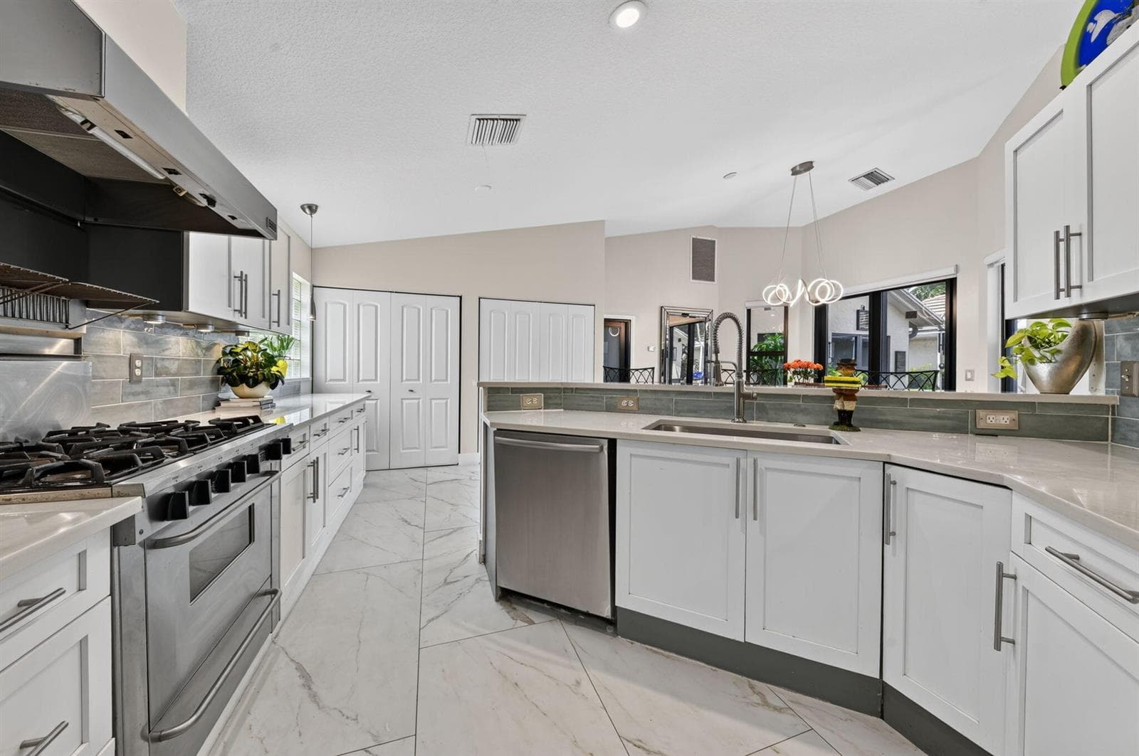 2865 N Clearbrook Circle N, Delray Beach, FL 33445 photo 13