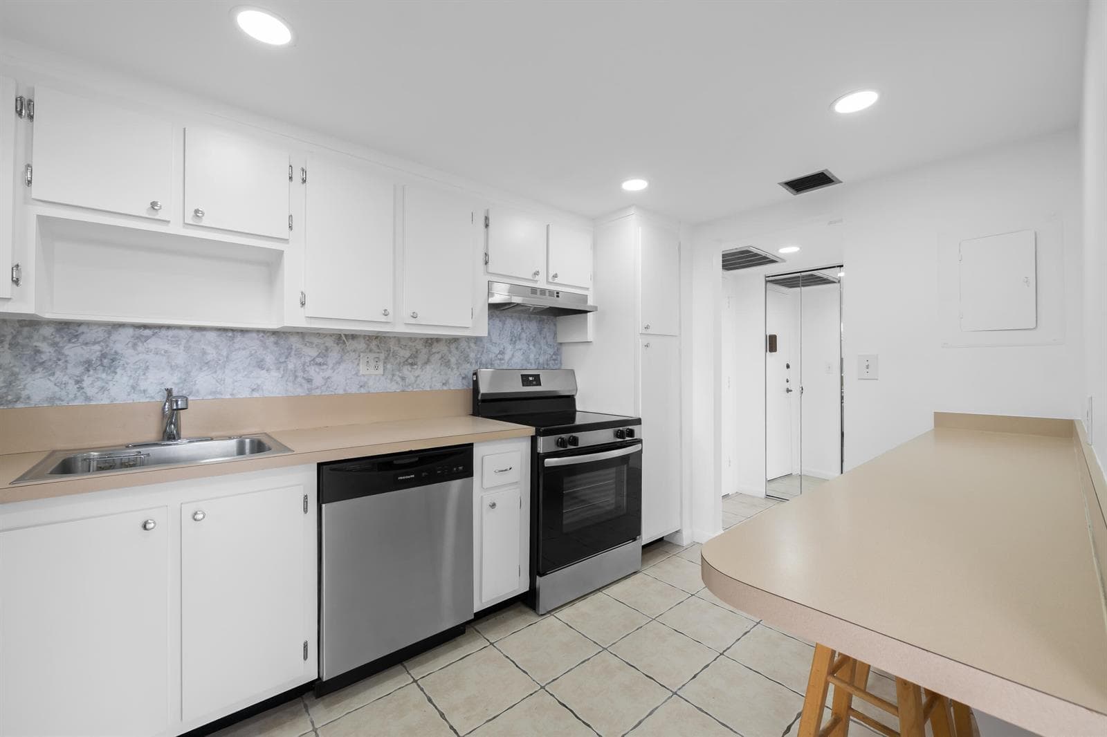 2781 TAFT Street # 303, Hollywood, FL 33020