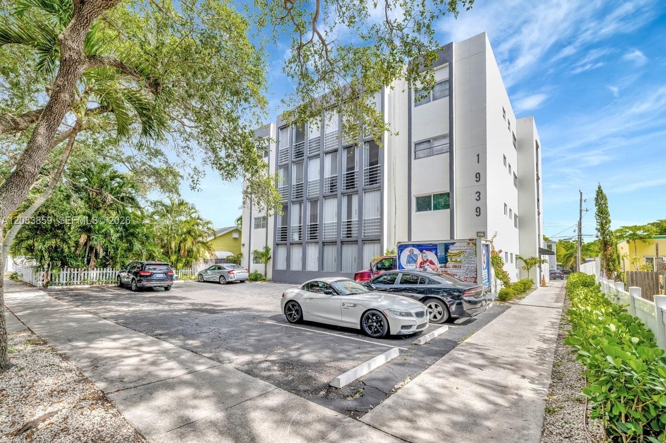 1939 Jefferson St # 103, Hollywood, FL 33020
