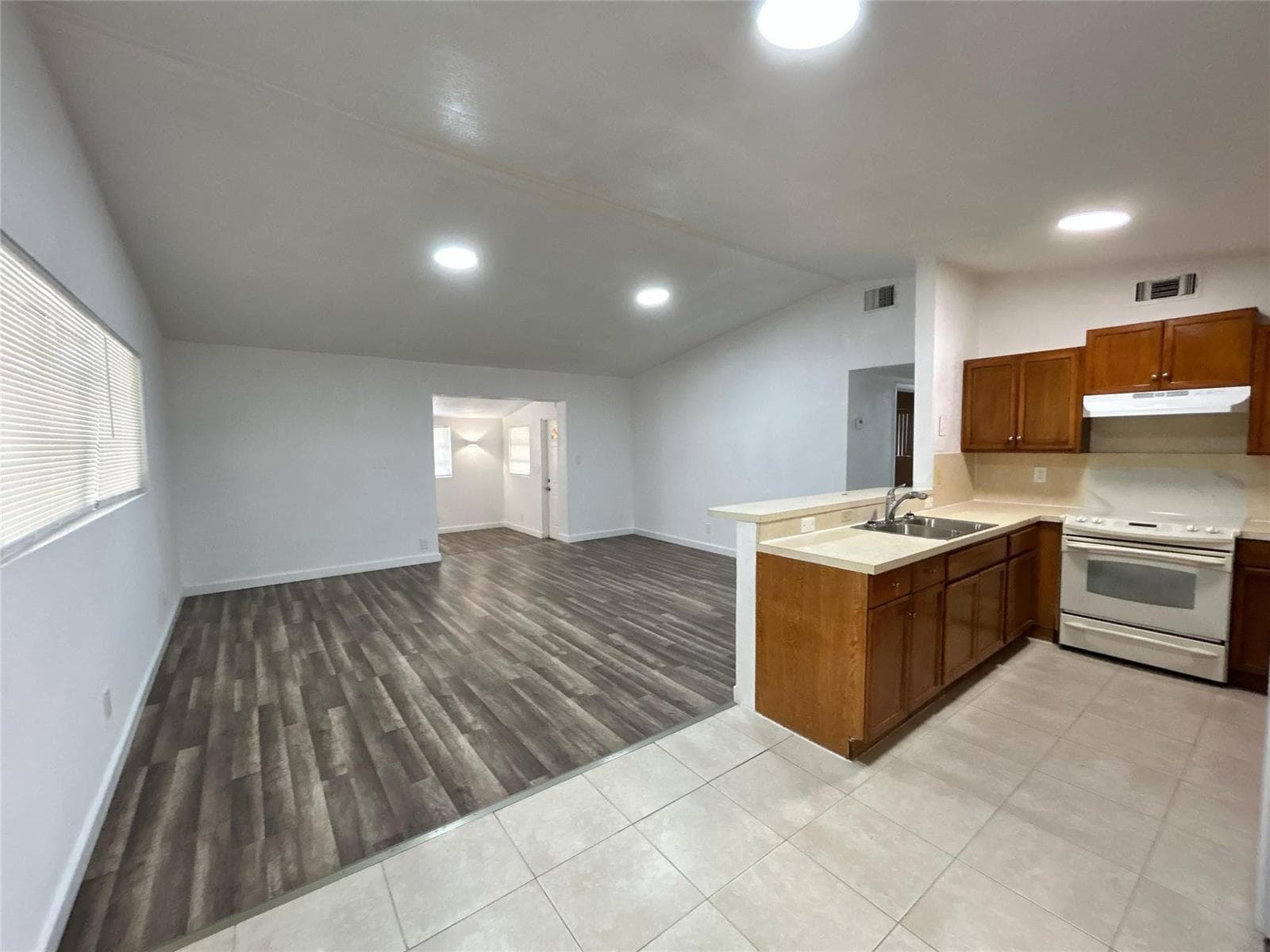 417 SW 25TH Terrace, Fort Lauderdale, FL 33312 photo 4