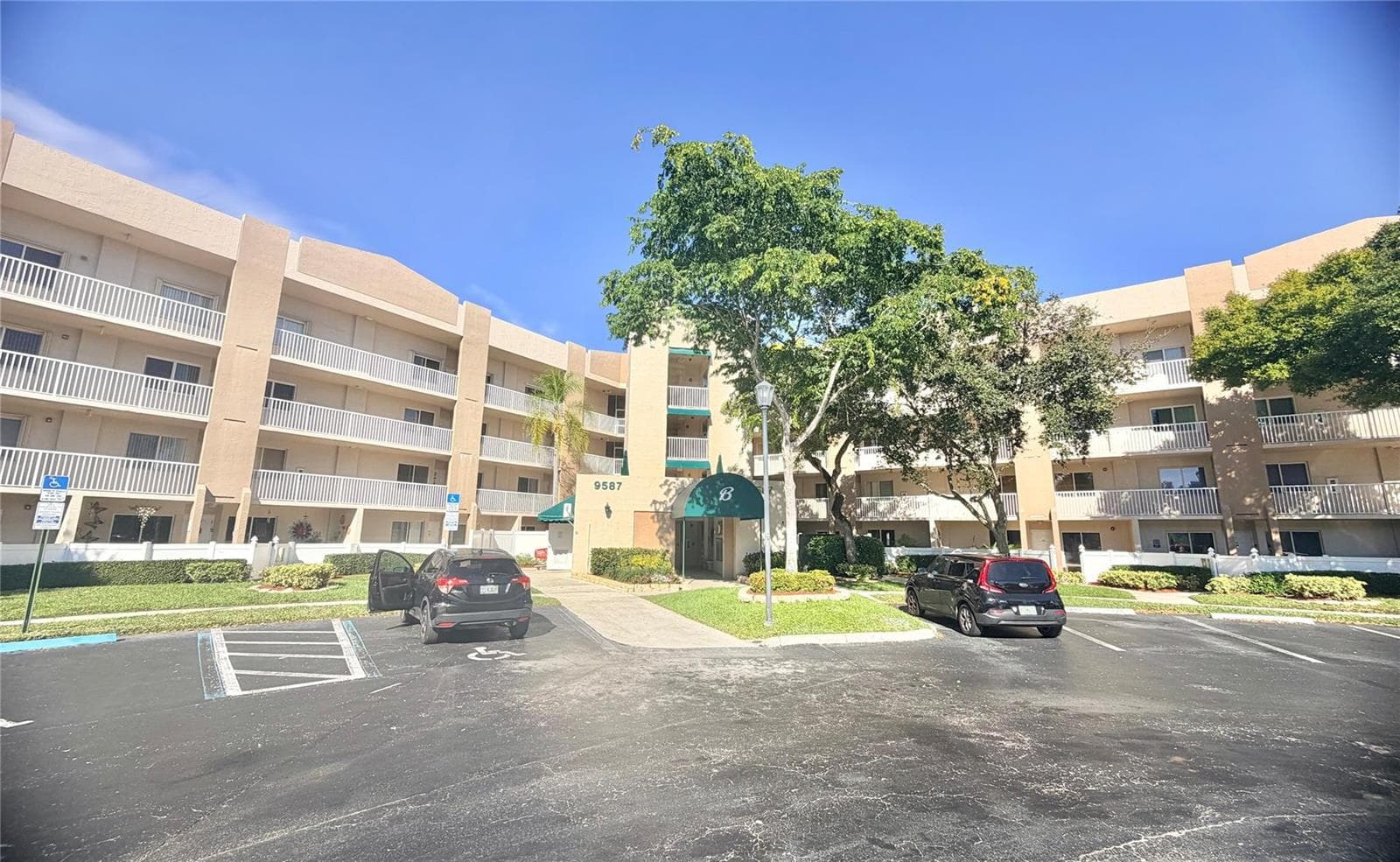 9587 WELDON Circle # B204, Tamarac, FL 33321