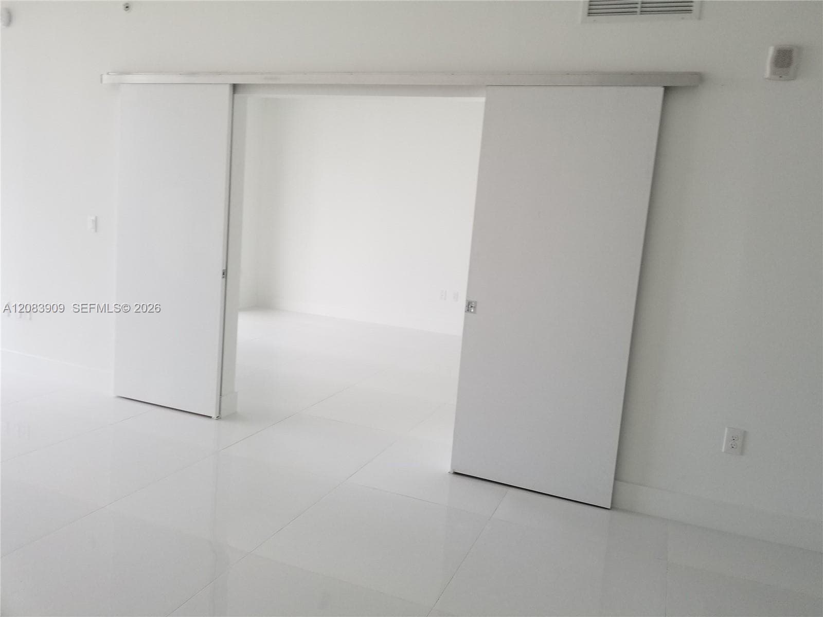 1010 Brickell Ave # 2308, Miami, FL 33131 photo 2