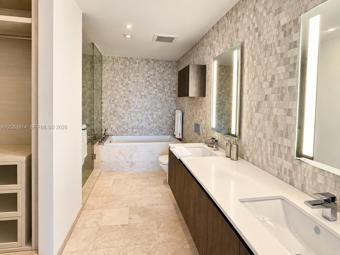 88 SW 7th St # 1808, Miami, FL 33130 photo 12