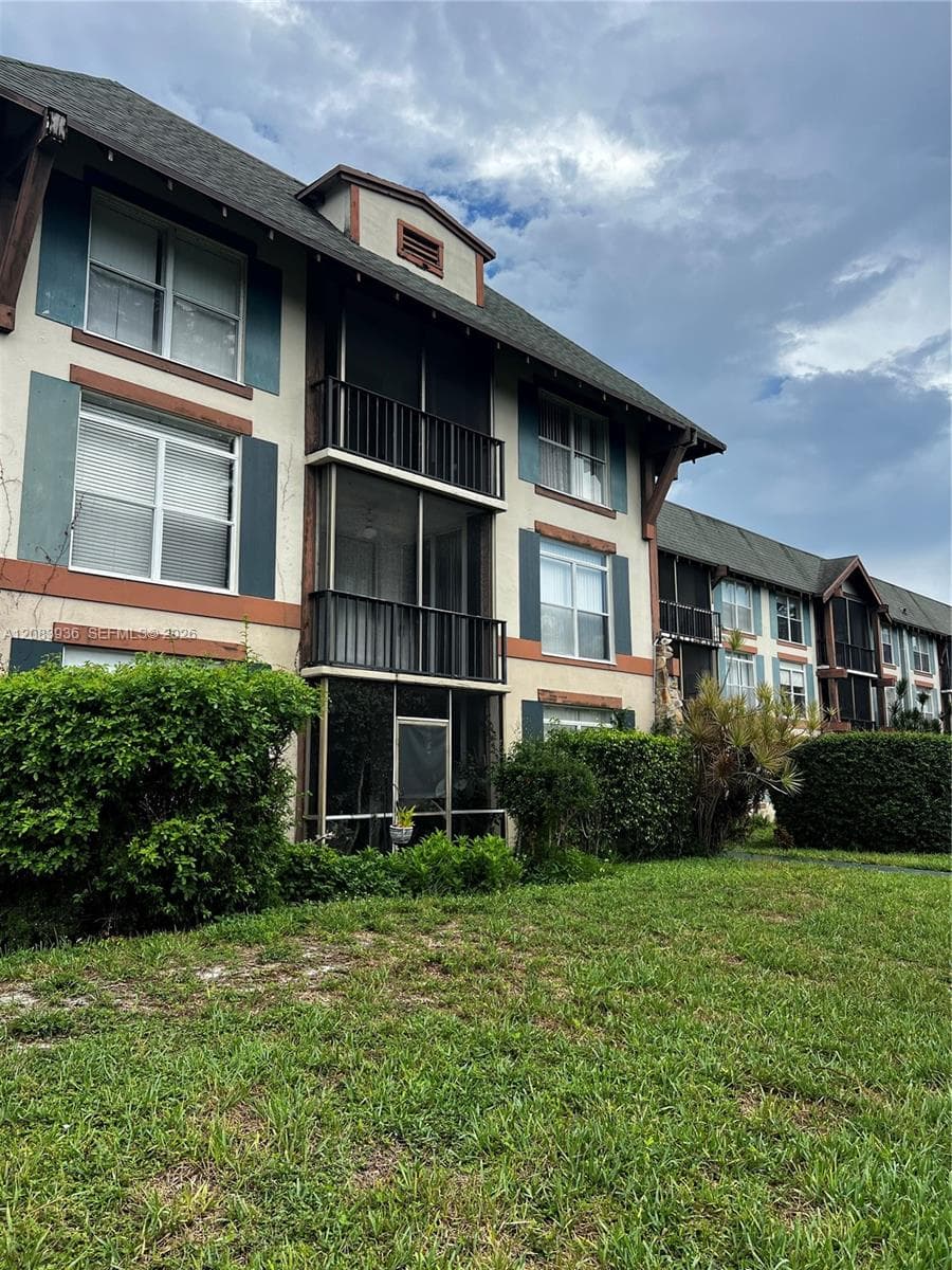 3720 Inverrary Dr # 1W, Lauderhill, FL 33319 photo 4