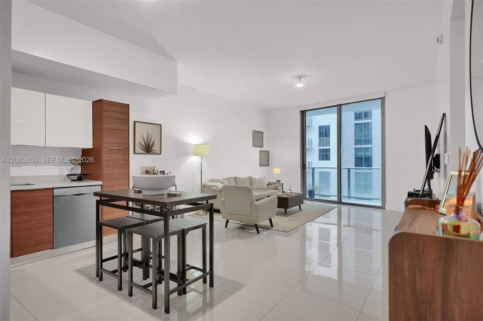 1010 SW 2nd Ave # 2005, Miami, FL 33130 photo 3