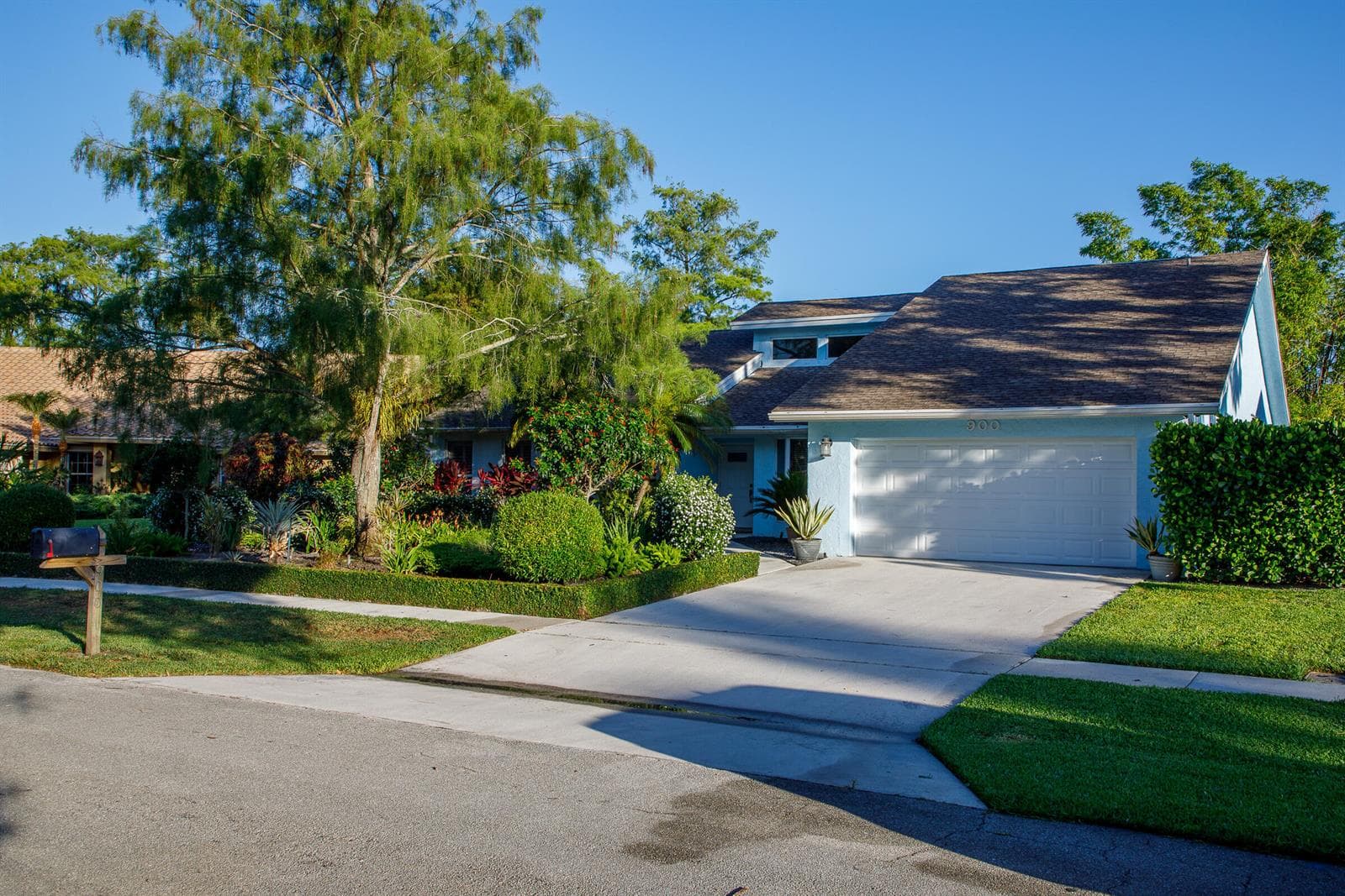 900 COSMOS Court, Wellington, FL 33414 photo 2