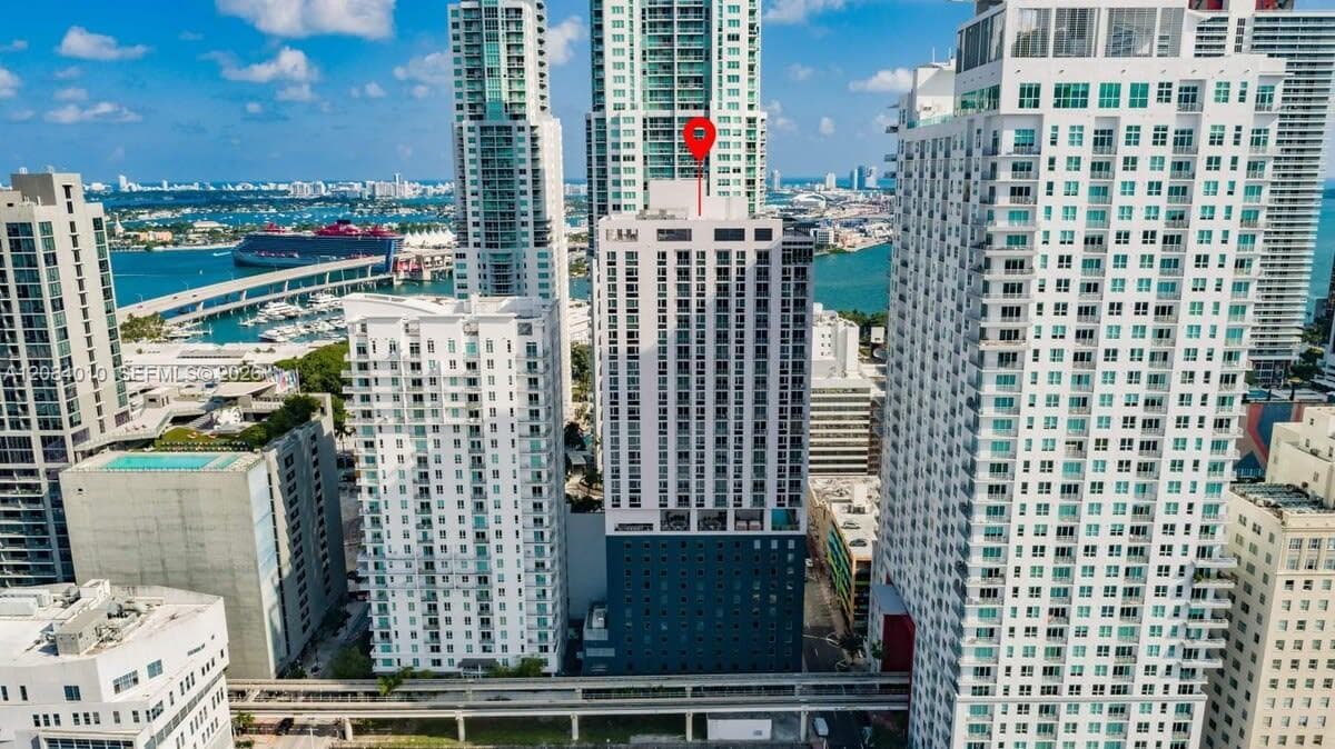227 NE 2nd St # 3001, Miami, FL 33132 photo 5