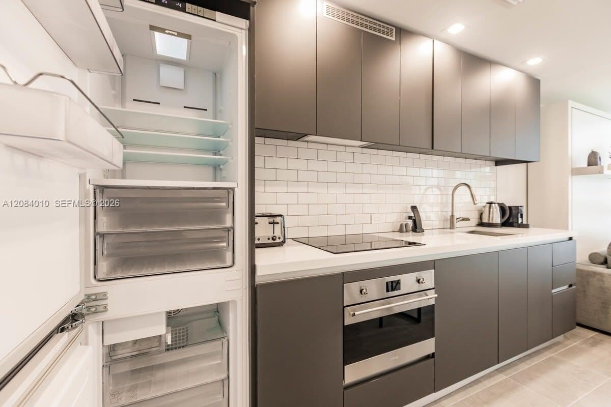 227 NE 2nd St # 3001, Miami, FL 33132 photo 9