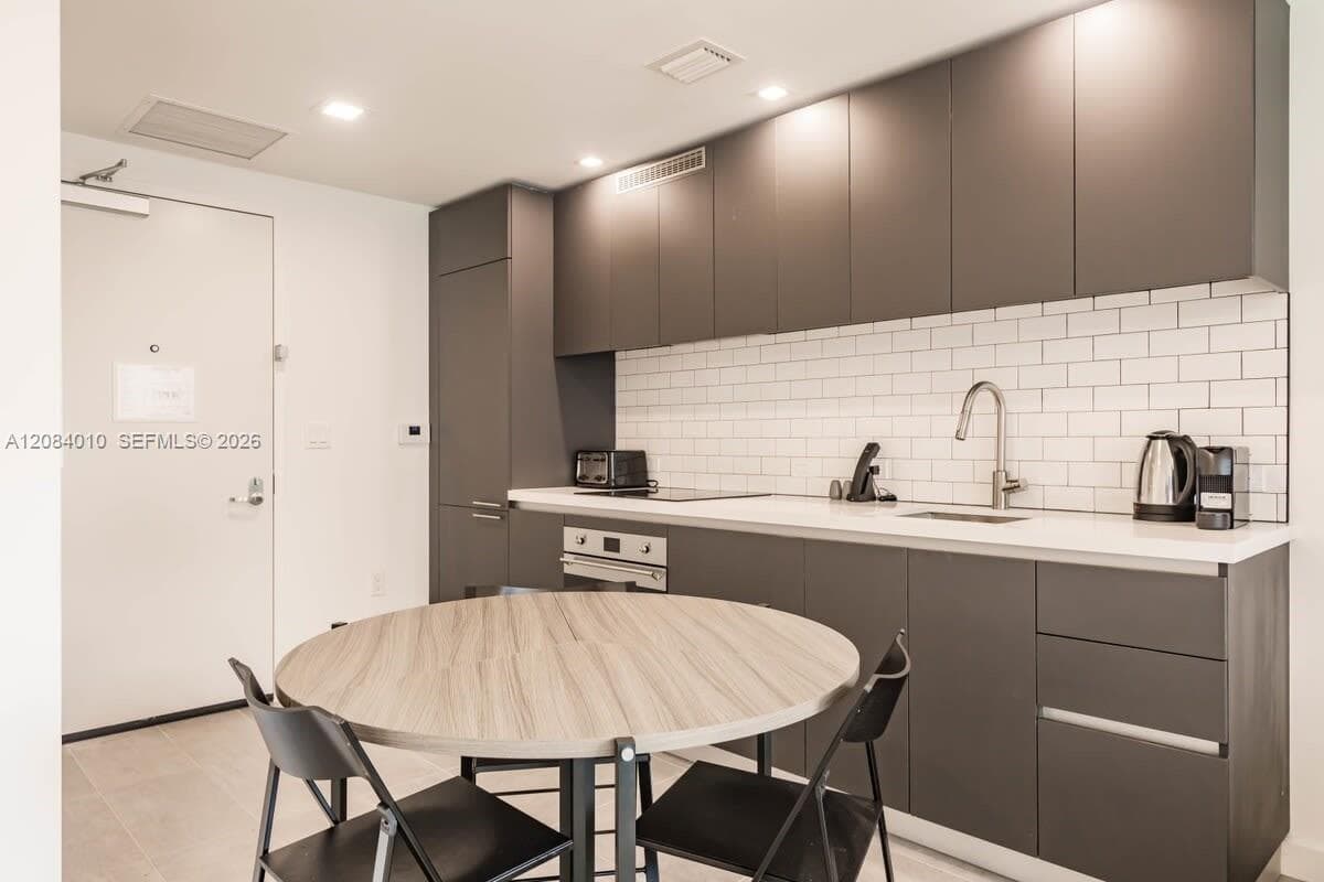 227 NE 2nd St # 3001, Miami, FL 33132 photo 10
