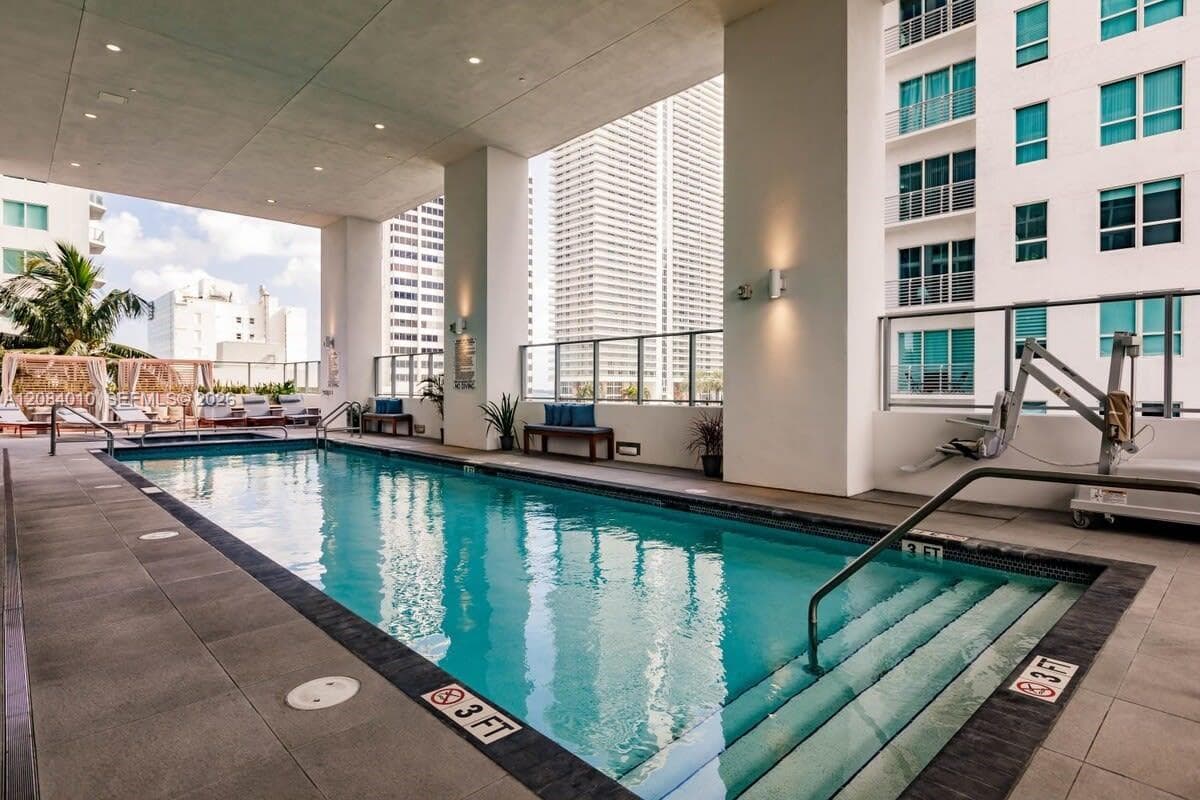 227 NE 2nd St # 3001, Miami, FL 33132 photo 4