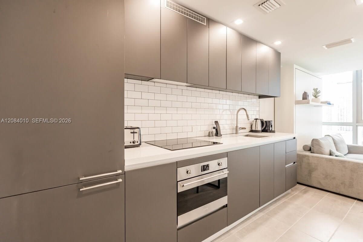 227 NE 2nd St # 3001, Miami, FL 33132 photo 8