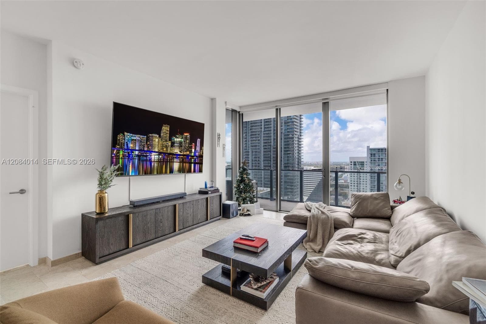 68 SE 6th St # 2406, Miami, FL 33131 photo 3