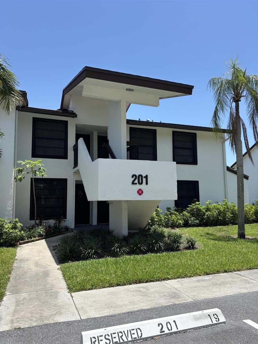 201 Lake Pointe Drive # 107, Oakland Park, FL 33309 photo 3