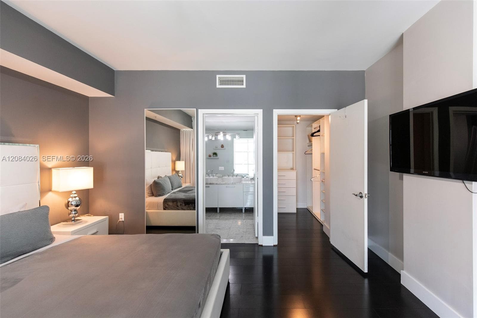253 NE 2nd St # 416, Miami, FL 33132 photo 3
