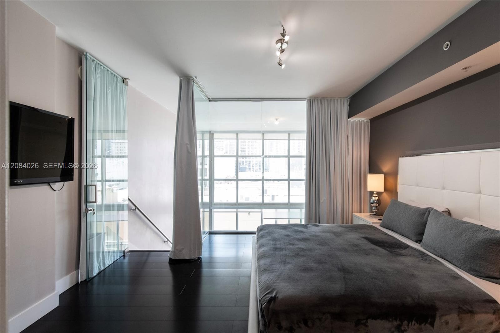 253 NE 2nd St # 416, Miami, FL 33132 photo 4