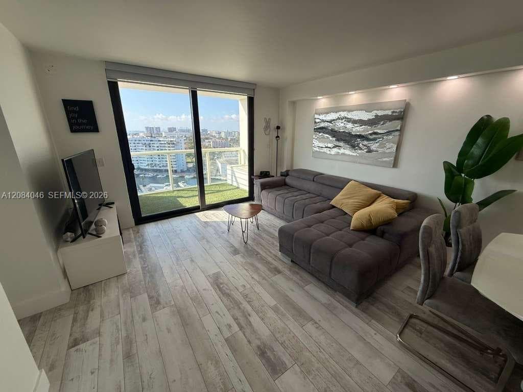 13499 Biscayne Blvd # 1414, North Miami, FL 33181
