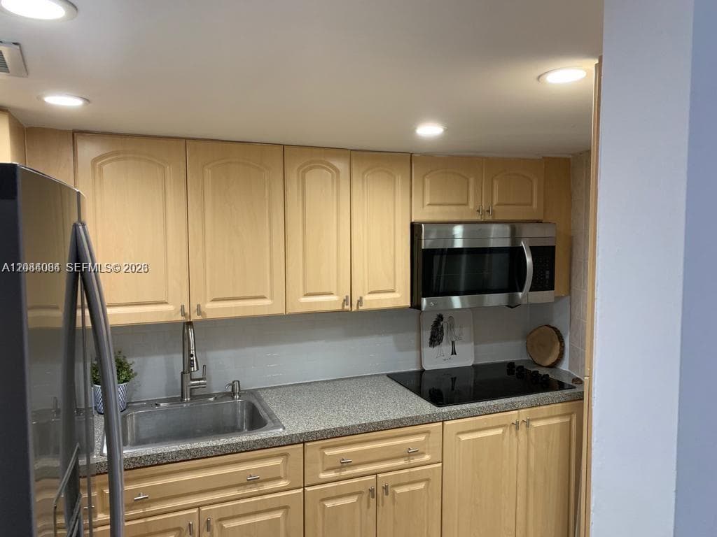 2899 SW Collins Ave # 1016, Miami Beach, FL 33140 photo 3