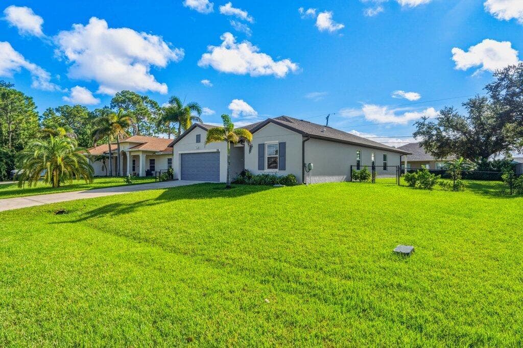 226 SW MILBURN Circle, Port St. Lucie, FL 34953 photo 3