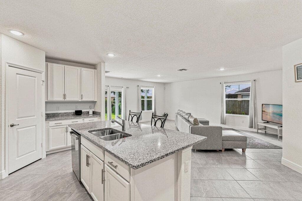 226 SW MILBURN Circle, Port St. Lucie, FL 34953 photo 9