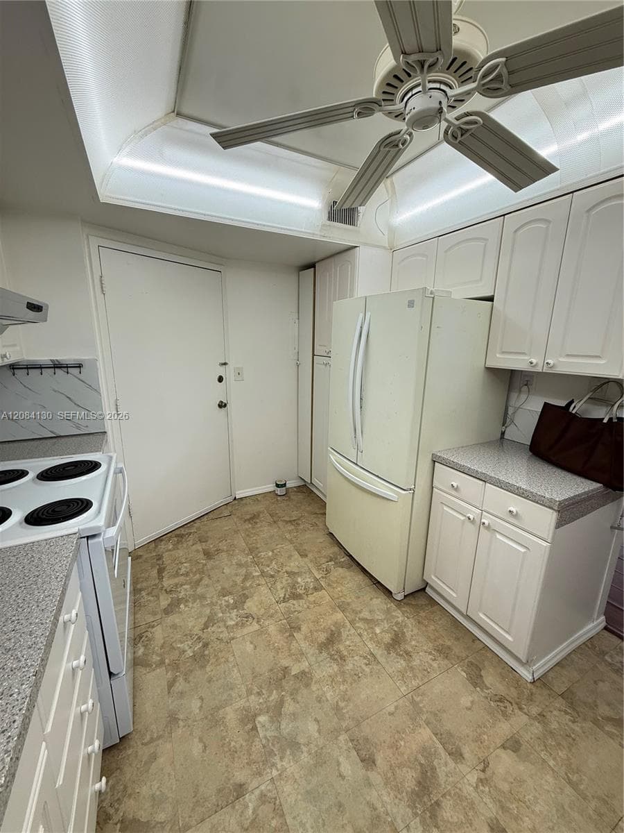1351 NE Miami Gardens Dr # 1425E, Miami, FL 33179 photo 5
