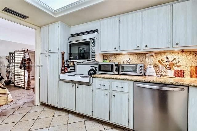 6039 Collins Ave # 833, Miami Beach, FL 33140 photo 11