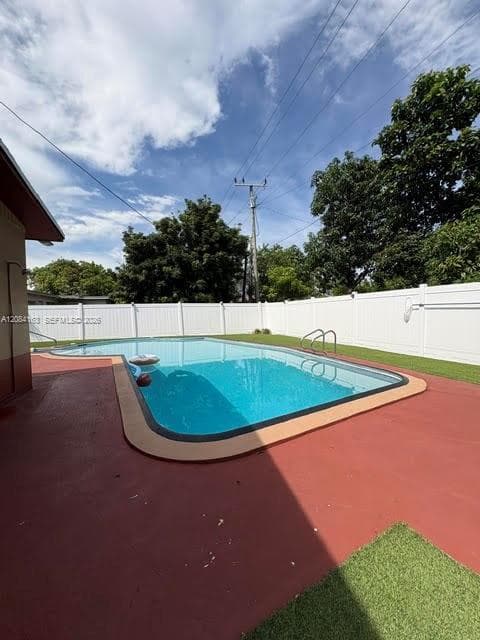 441 NE 43rd St, Deerfield Beach, FL 33064