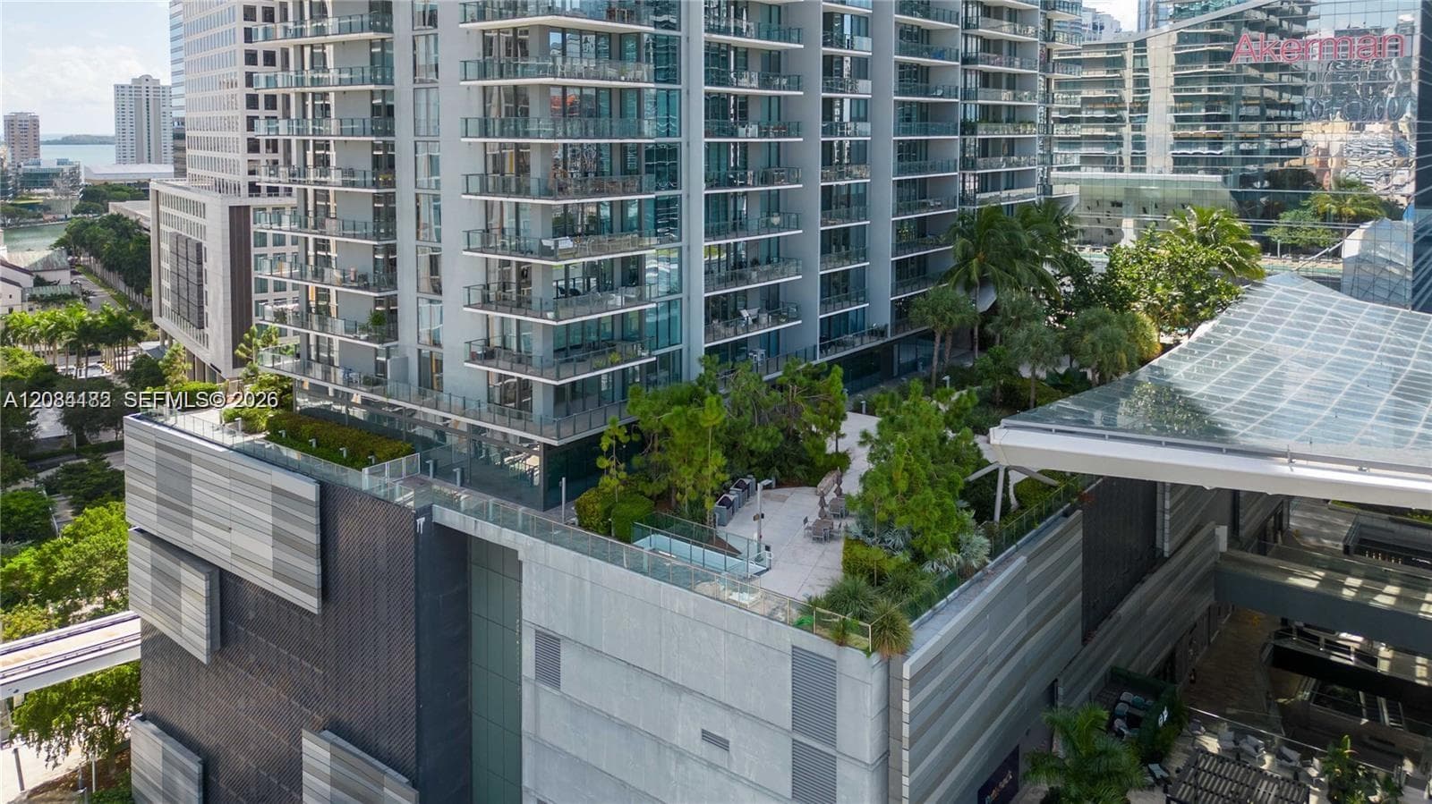 68 SE 6th St # 1605, Miami, FL 33131 photo 2