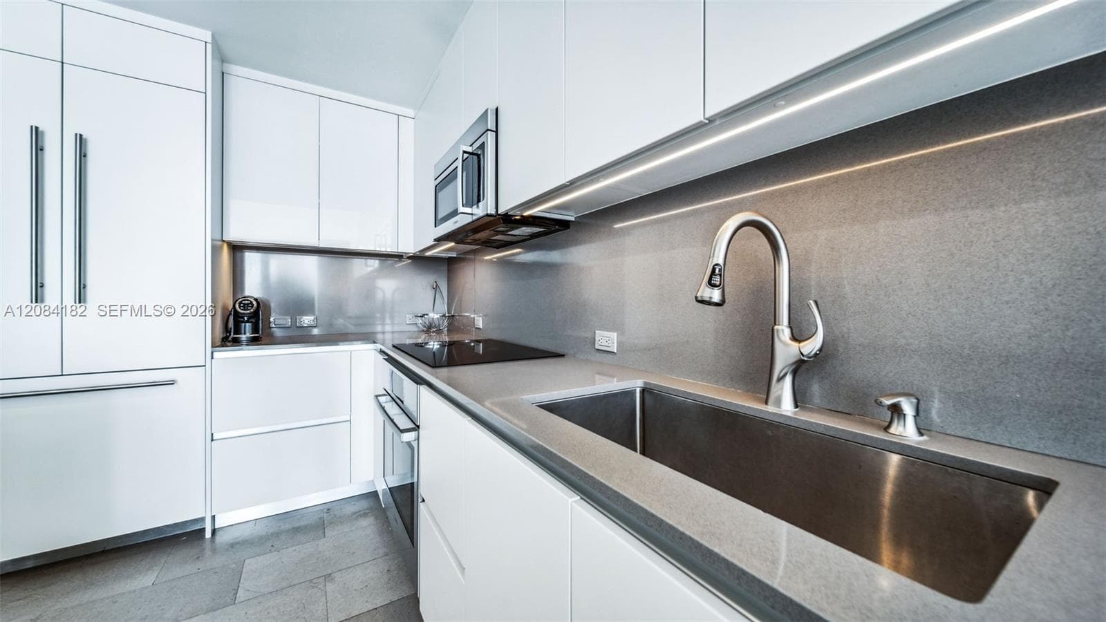 68 SE 6th St # 1605, Miami, FL 33131 photo 11