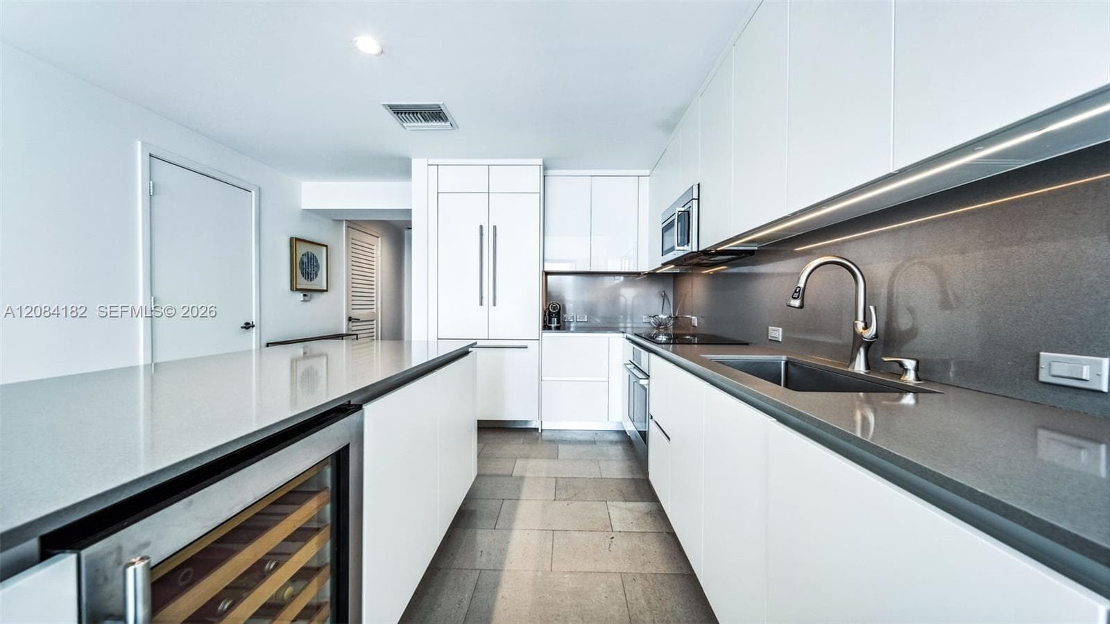 68 SE 6th St # 1605, Miami, FL 33131 photo 8