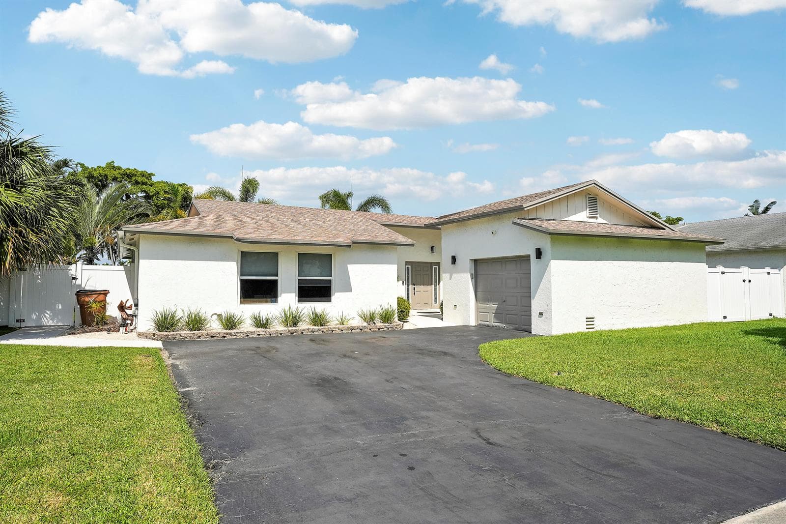 275 NW 37th Way, Deerfield Beach, FL 33442 photo 2