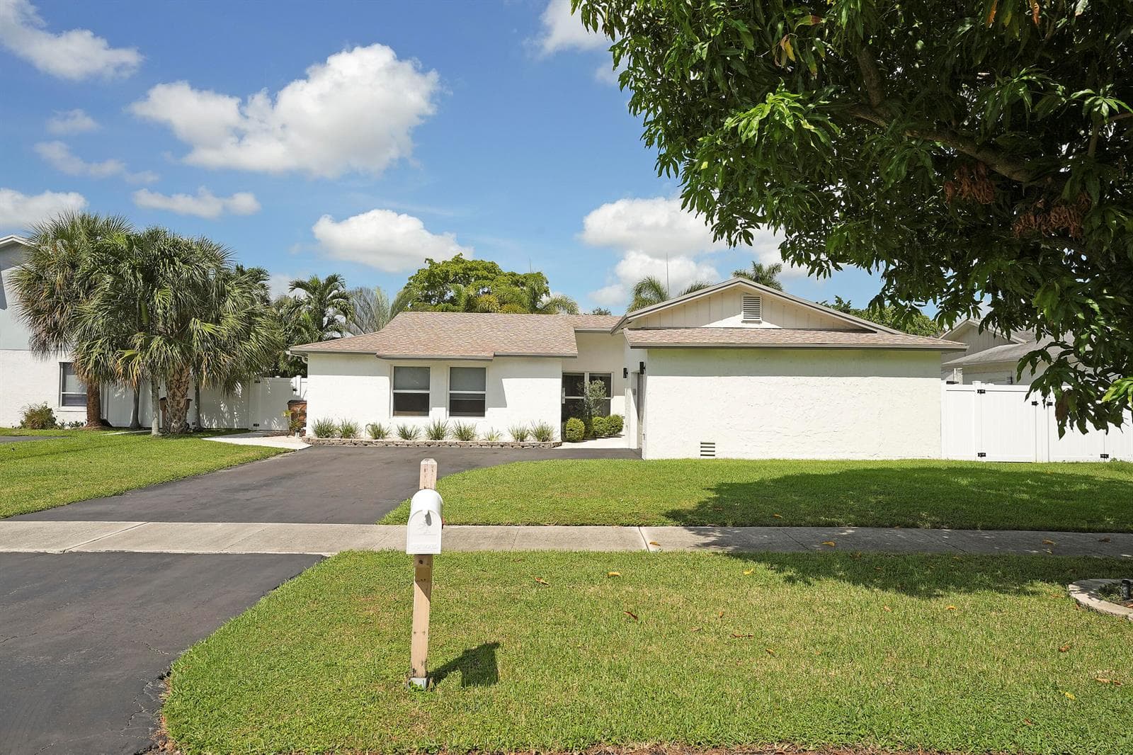 275 NW 37th Way, Deerfield Beach, FL 33442 photo 4