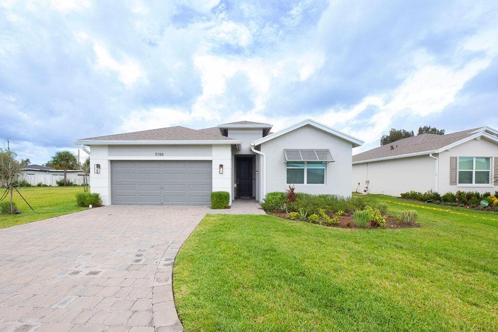 5788 SE SKYBLUE Circle, Stuart, FL 34997 photo 2