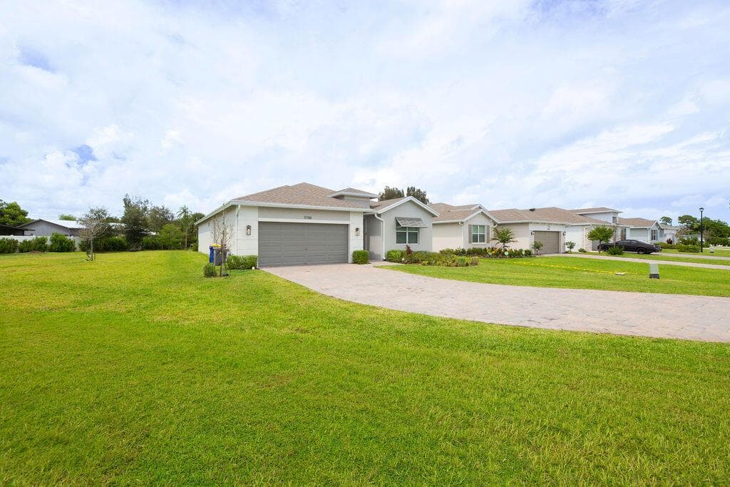5788 SE SKYBLUE Circle, Stuart, FL 34997 photo 4