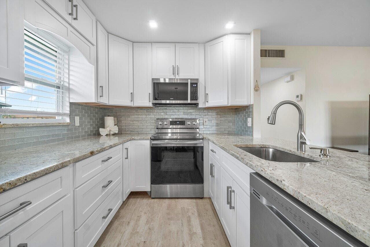 76 FLANDERS B, Delray Beach, FL 33484 photo 2