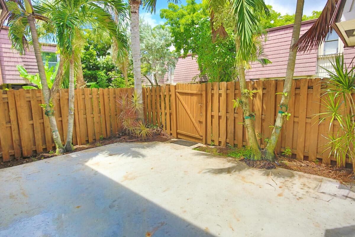 7531 Courtyard Run E, Boca Raton, FL 33433 photo 2