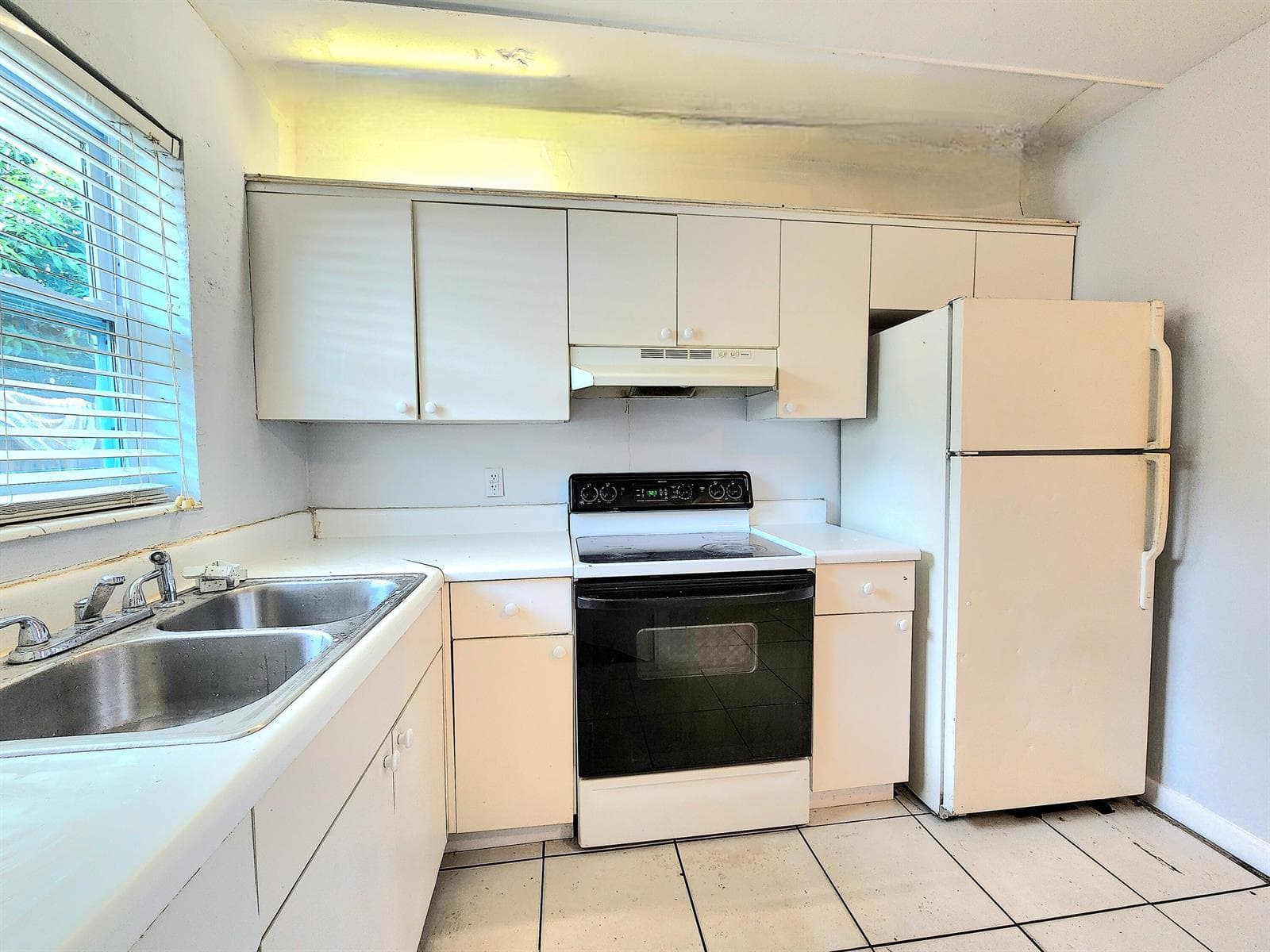 215 SW 1ST Court # 1-2, Pompano Beach, FL 33060 photo 2