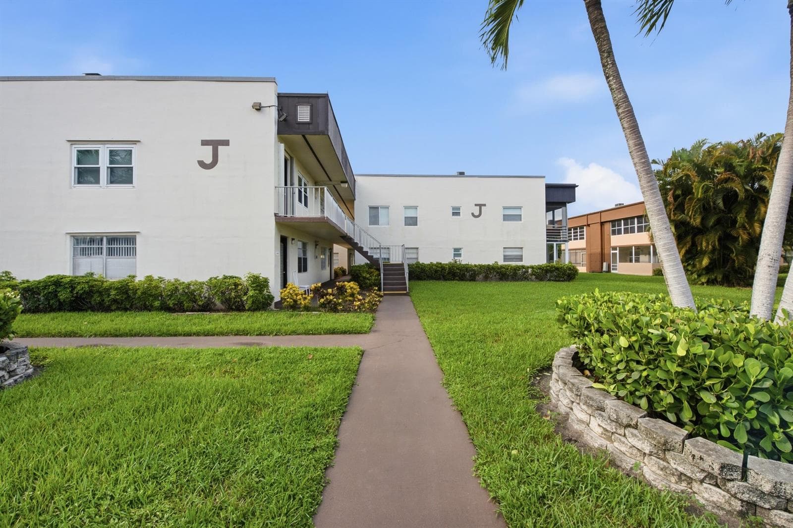 479 Burgundy J, Delray Beach, FL 33484 photo 4