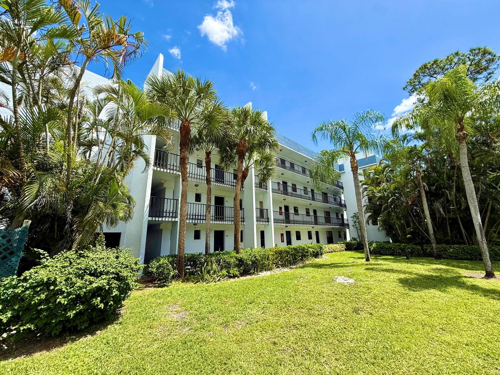 4760 Lucerne Lakes Boulevard W # 105, Lake Worth, FL 33467 photo 2