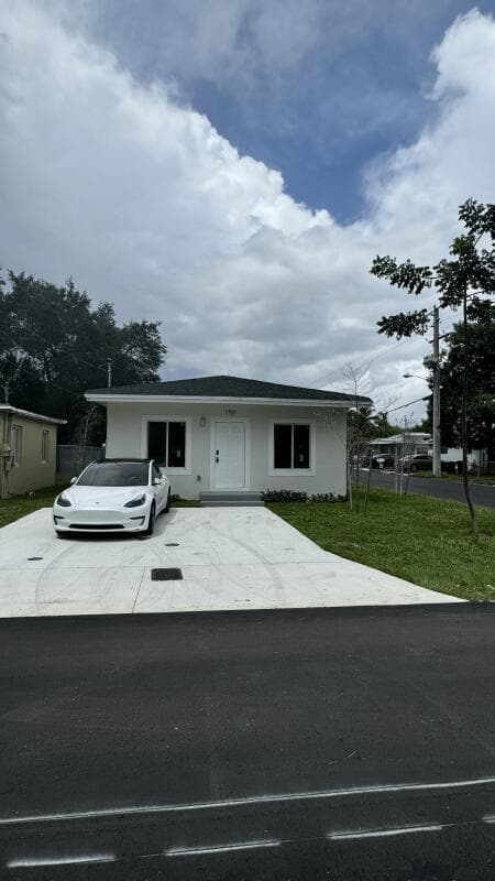 1701 NW 9th Street, Fort Lauderdale, FL 33311 photo 2