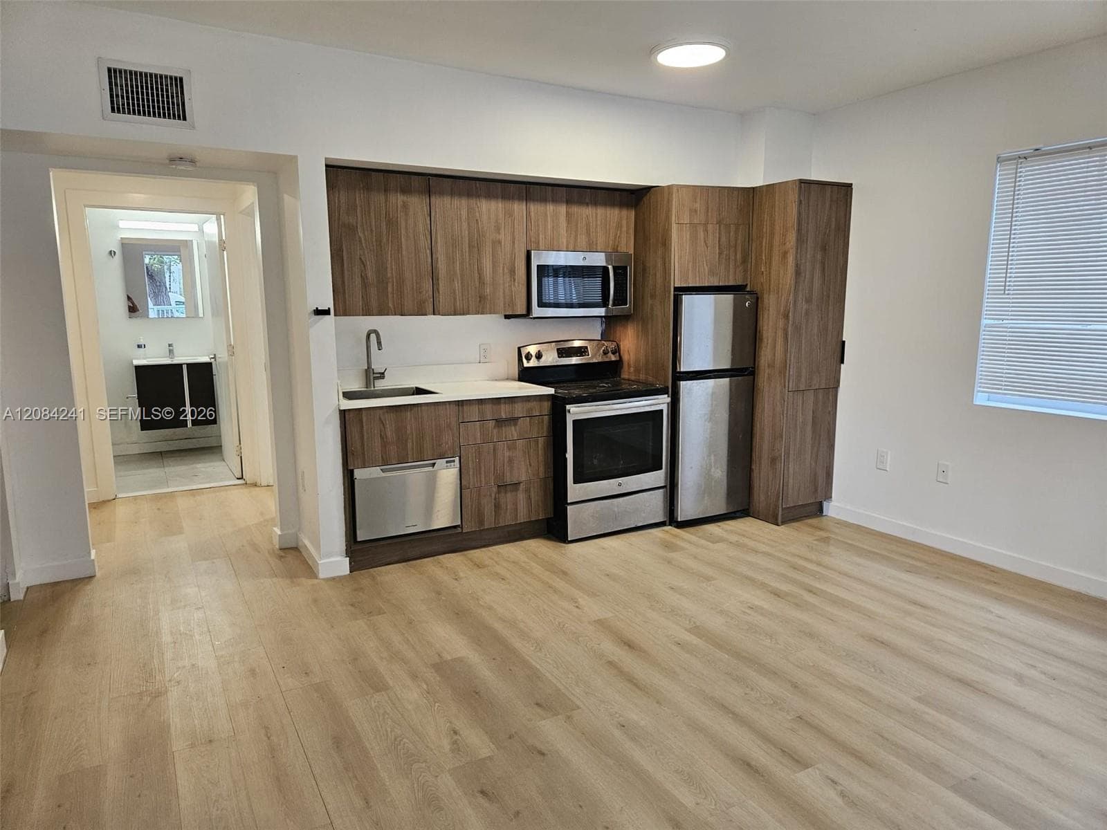 557 Michigan Ave # 211 W/PARKING, Miami Beach, FL 33139
